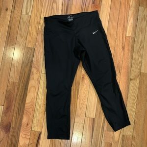 Nike size small dri-fit cropped leggings, LIKE NEW